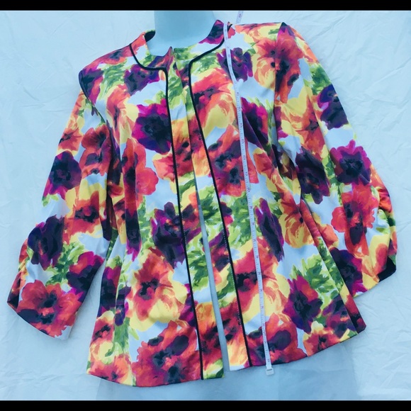 Top, bright, open front. W. Size L. - Picture 1 of 8